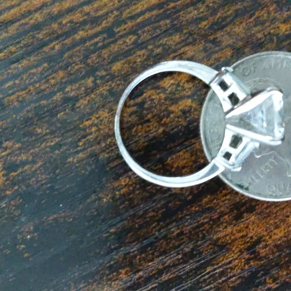 Silver ring - Picture 2 of 8